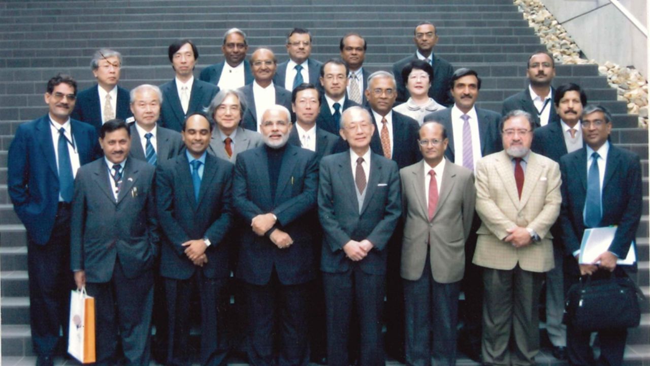 PM Modi: বিশ্ব মানচিত্রে শিল্পের হাব হবে ভারত, ১৮ বছর আগে জাপান সফরে লক্ষ্য স্থির করেছিলেন মোদী PM Modi: বিশ্ব মানচিত্রে শিল্পের হাব হবে ভারত, ১৮ বছর আগে জাপান সফরে লক্ষ্য স্থির করেছিলেন মোদী