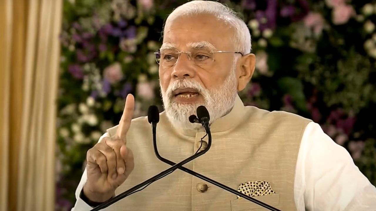 PM SVANidhi Scheme: ক্ষুদ্র ব্যবসায়ী থেকে রাস্তার হকারদের বড় সুখবর দিল মোদী! PM SVANidhi প্রকল্পে পাবেন কী কী সুবিধা? PM SVANidhi Scheme: ক্ষুদ্র ব্যবসায়ী থেকে রাস্তার হকারদের বড় সুখবর দিল মোদী! PM SVANidhi প্রকল্পে পাবেন কী কী সুবিধা?