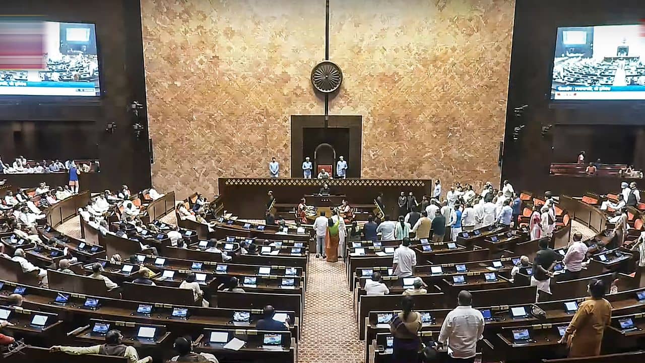 Parliament Disruption: দশে মাত্র আড়াই, ভারতীয় সংসদে জলে গেল ৪০ কোটি টাকা