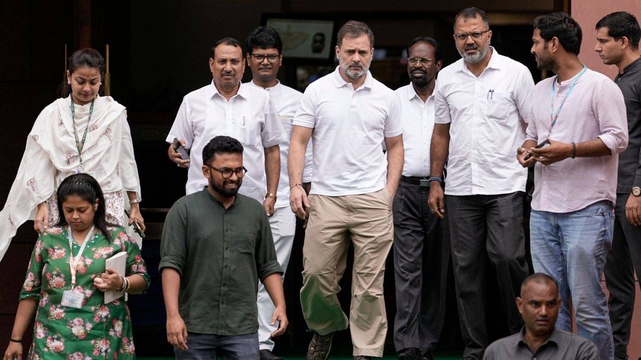 Bihar SIR: বেছে বেছেই ৬৫ লাখ ভোটারদের নাম বাদ দেওয়া হয়েছে? মুলতুবি প্রস্তাব দিল কংগ্রেস