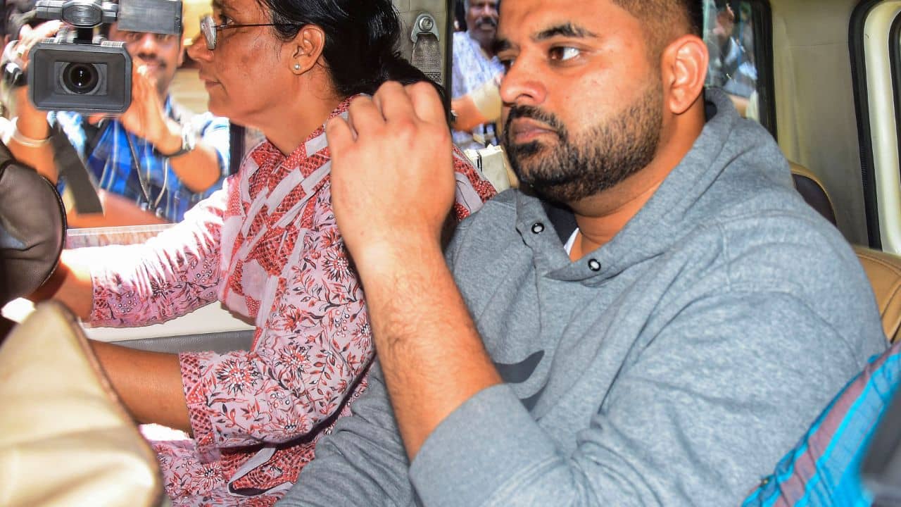 Prajwal Revanna: Prajwal Revanna: বাগানবাড়িতেই চলত পৈশাচিক অত্যাচার, ধর্ষণকাণ্ডে দোষী সাব্যস্ত প্রাক্তন প্রধানমন্ত্রীর নাতি