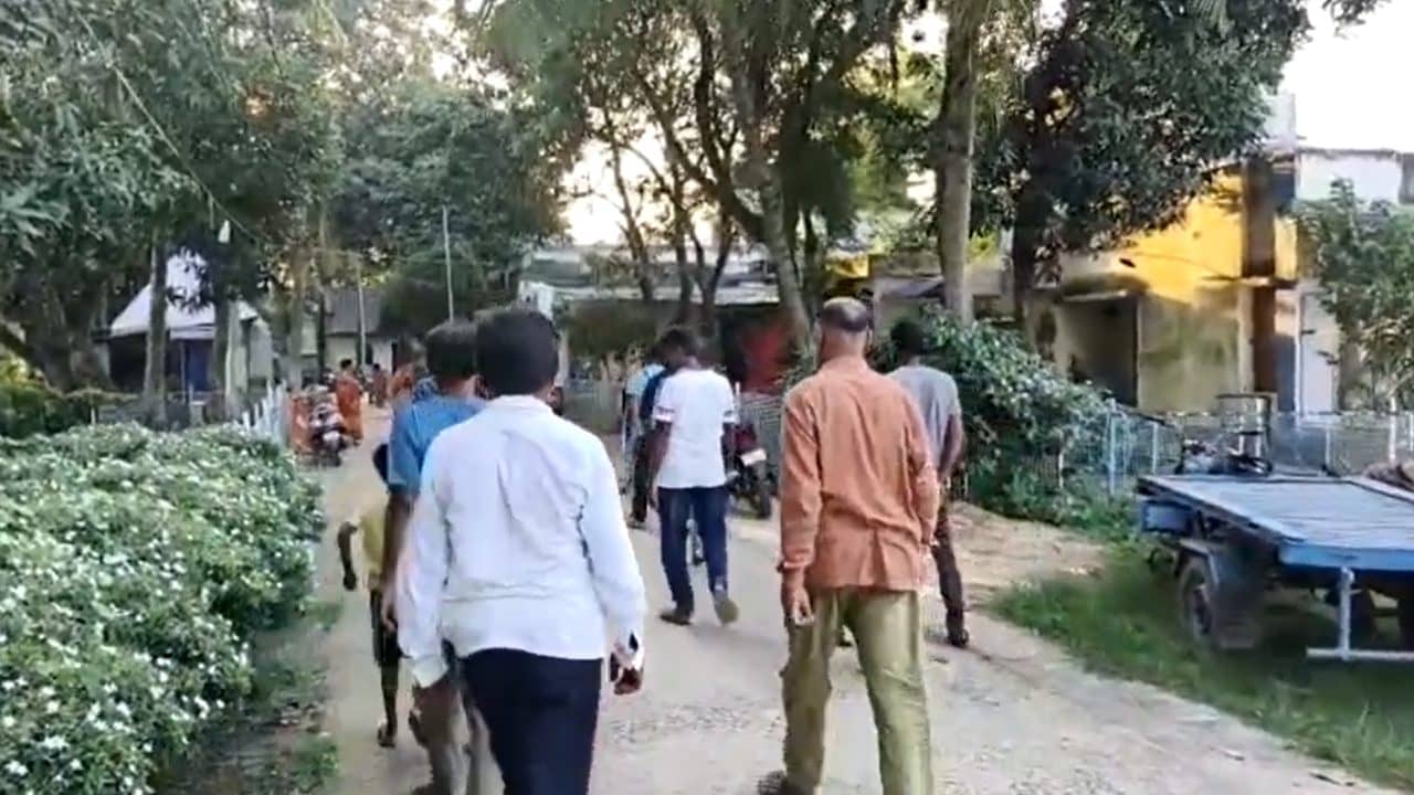 Purba Bardhaman: বাড়িতে থাকা কুড়ুল নিয়েই কোপের পর কোপ! বাবাকে ‘খুন’ করে জেলে গেল ছেলে