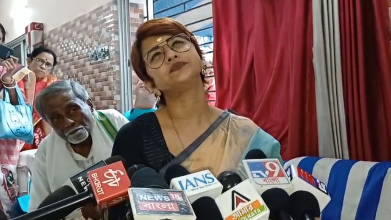 Rachna Banerjee: 'আন্দোলন নয়, আসল আসামীকে খুঁজে বের করতে হবে...', আরজি কর প্রসঙ্গে বললেন রচনা Rachna Banerjee: 'আন্দোলন নয়, আসল আসামীকে খুঁজে বের করতে হবে...', আরজি কর প্রসঙ্গে বললেন রচনা