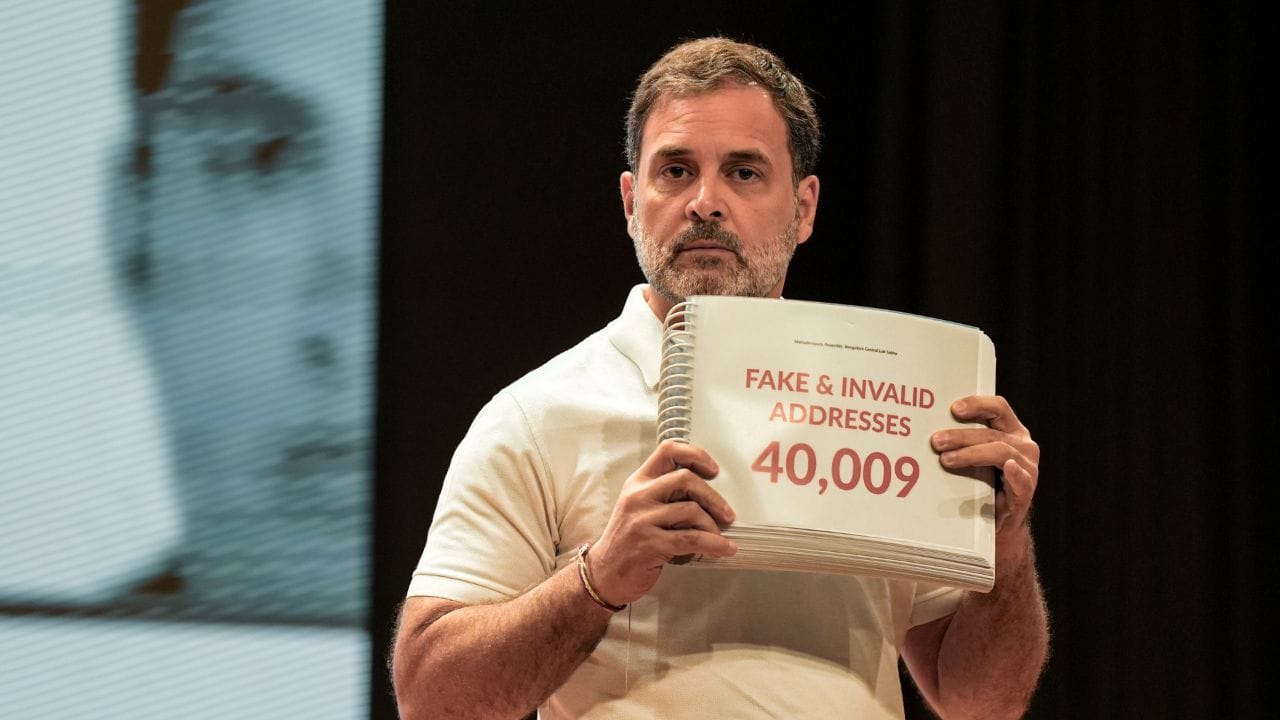 Poll body to Rahul Gandhi: চরমে রাহুল-কমিশন সংঘাত, কর্নাটকের সিইও দফতর থেকে নেতার কাছে গেল চিঠি Poll body to Rahul Gandhi: চরমে রাহুল-কমিশন সংঘাত, কর্নাটকের সিইও দফতর থেকে নেতার কাছে গেল চিঠি