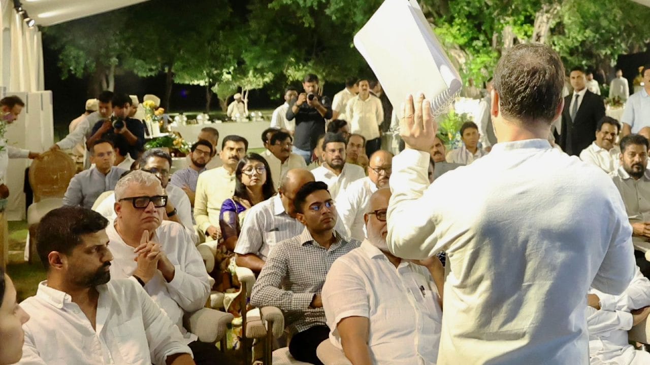 Rahul Gandhi: রাহুলের ডিনারে বিরোধী শিবিরের চাঁদের হাট, খাওয়া-দাওয়ার মাঝেও মধ্যমণি সেই SIR Rahul Gandhi: রাহুলের ডিনারে বিরোধী শিবিরের চাঁদের হাট, খাওয়া-দাওয়ার মাঝেও মধ্যমণি সেই SIR
