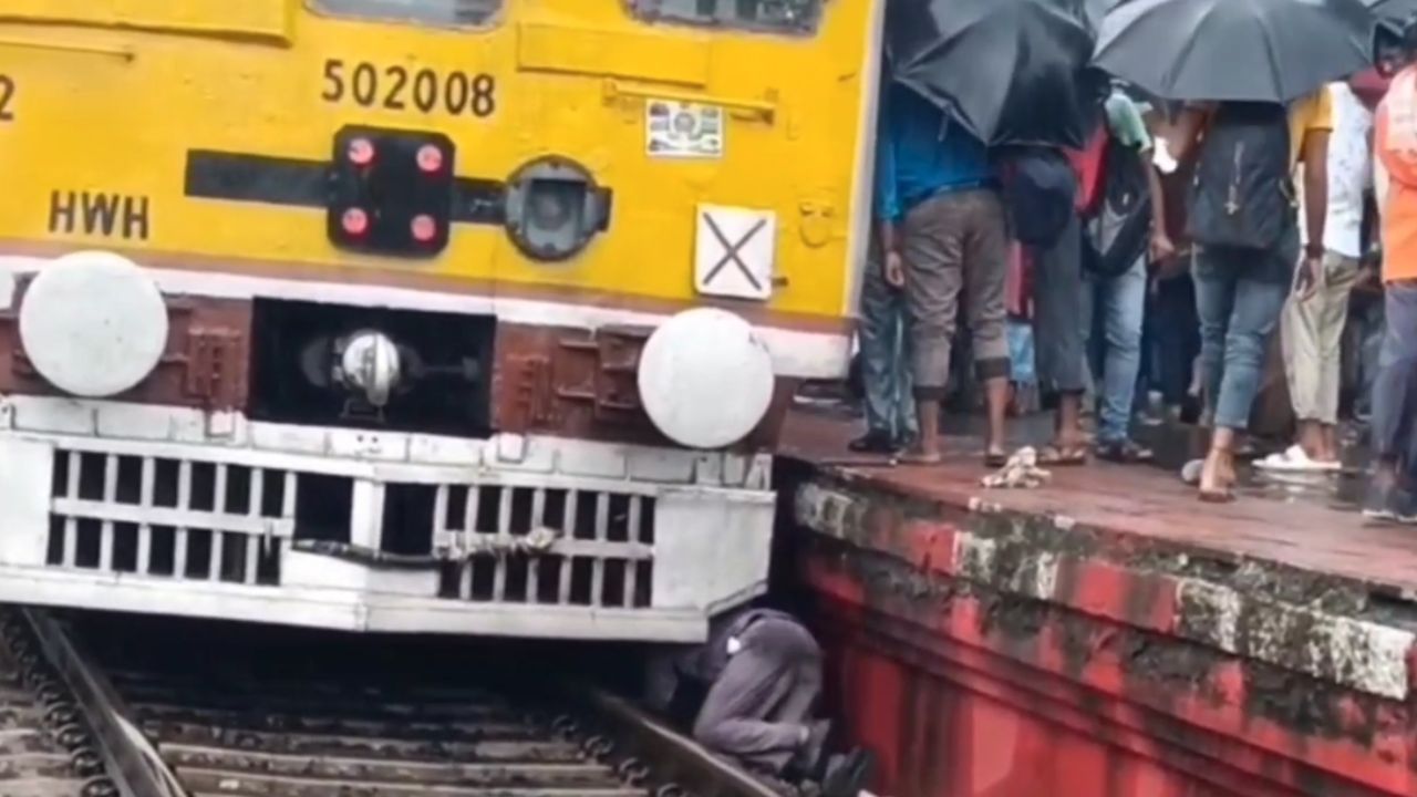 Local Train Delayed: ইঞ্জিনে ঢুকে গেল রেলকর্মীর হাত! হাওড়াগামী ট্রেনে এ কী কাণ্ড? Local Train Delayed: ইঞ্জিনে ঢুকে গেল রেলকর্মীর হাত! হাওড়াগামী ট্রেনে এ কী কাণ্ড?