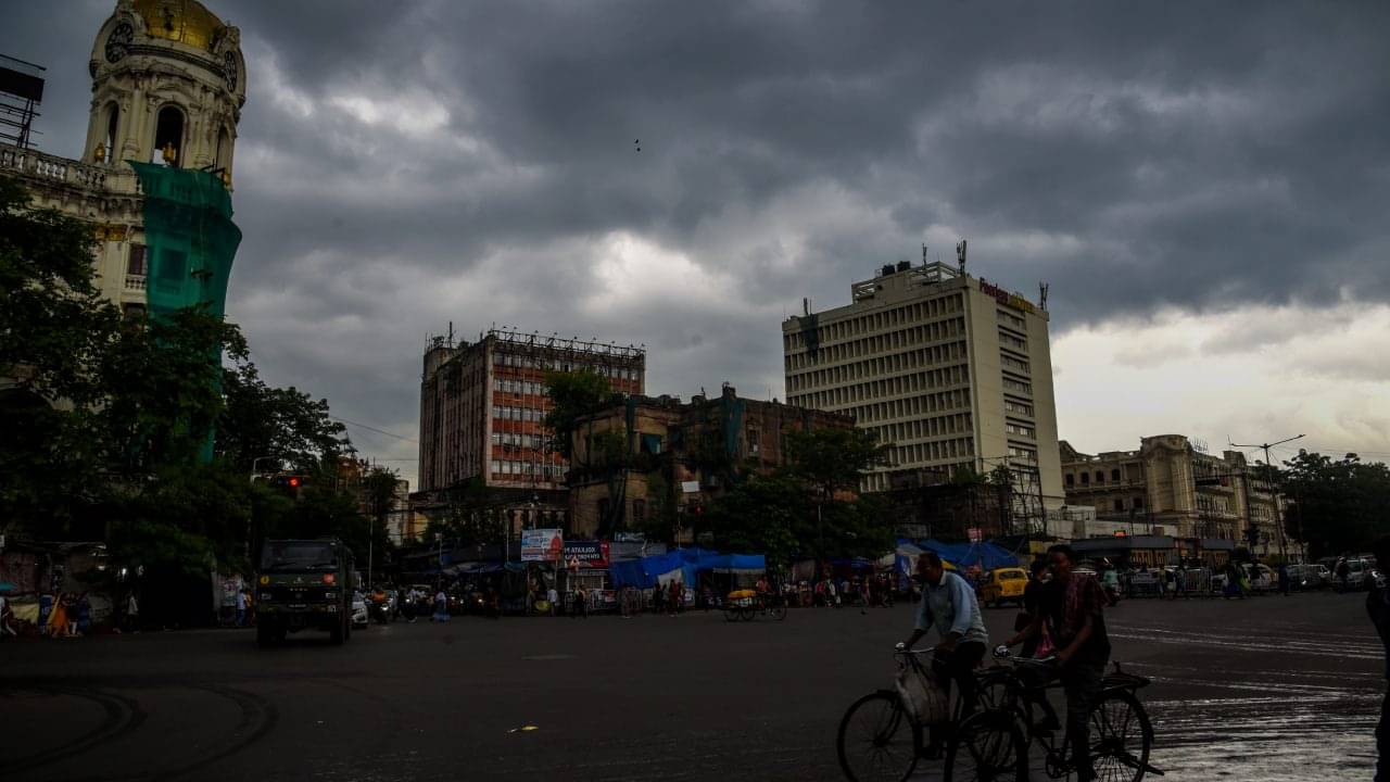 West Bengal Weather Forecast: পুজোয় বৃষ্টি! দিন ধরে ধরে বলল কবে বৃষ্টি হবে?