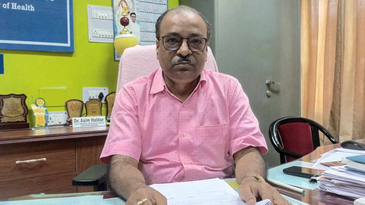 Rat Fever: আক্রান্তের সংখ্যা দেড়শো পার! নতুন জ্বরের প্রকোপ ঠেকাতে এবার ইঁদুরের রক্ত পরীক্ষায় জোর Rat Fever: আক্রান্তের সংখ্যা দেড়শো পার! নতুন জ্বরের প্রকোপ ঠেকাতে এবার ইঁদুরের রক্ত পরীক্ষায় জোর