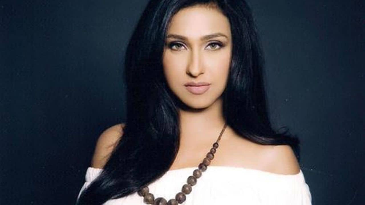 ১৪ আগস্ট বড় চমক দিতে চলেছেন ঋতুপর্ণা সেনগুপ্ত