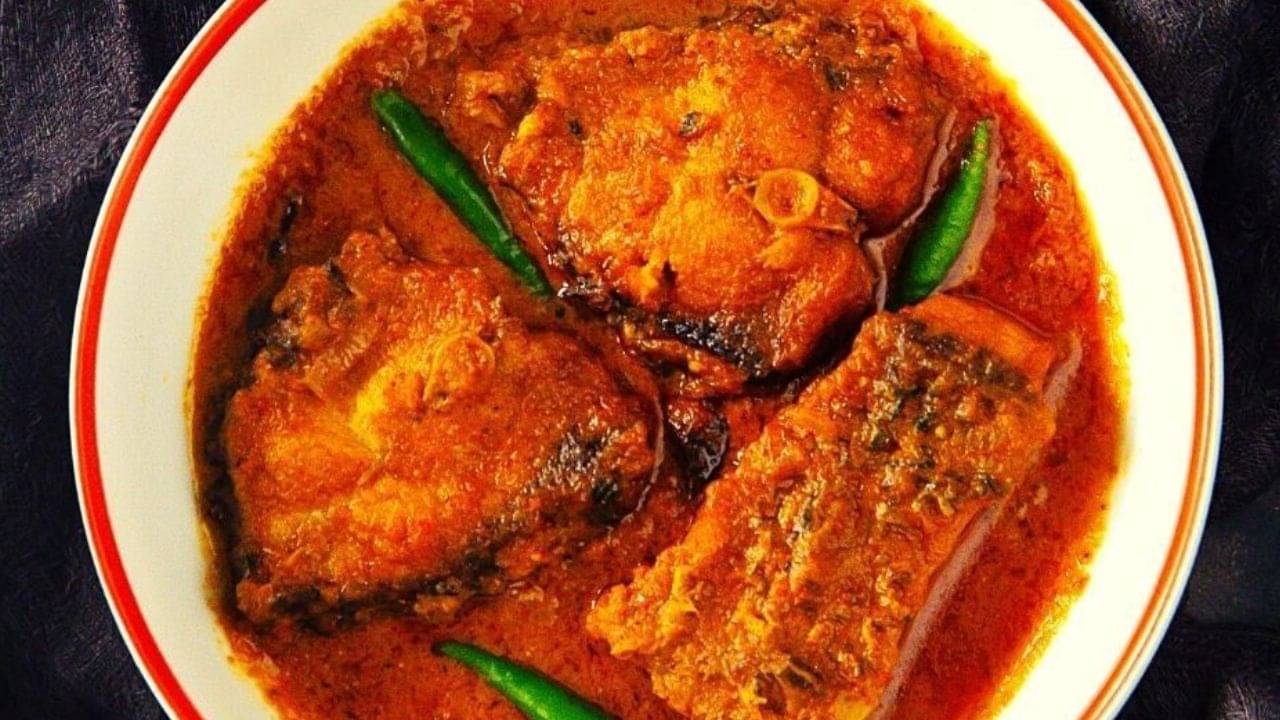 Rui Macher Kalia: মটন করবে ফেল, এটা মিশিয়ে মাত্র ১৫ মিনিটে বাড়িতে রাঁধুন রুই মাছের কালিয়া