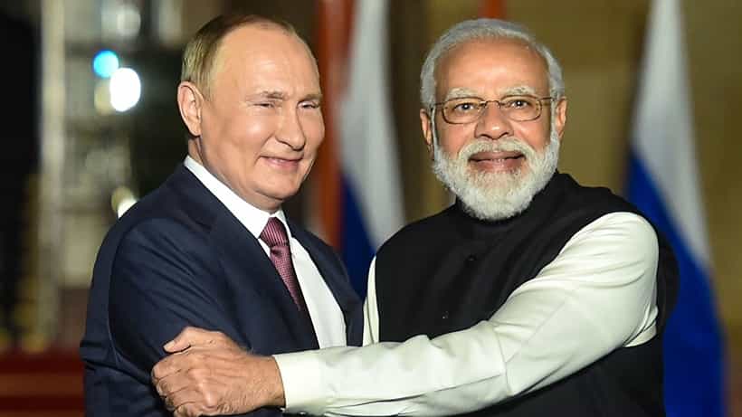 India-Russia: রাশিয়ার থেকে তেল কিনলেই ৫ শতাংশ ডিসকাউন্ট! আমেরিকার ৫০ শতাংশ শুল্কের পাল্টা জবাব