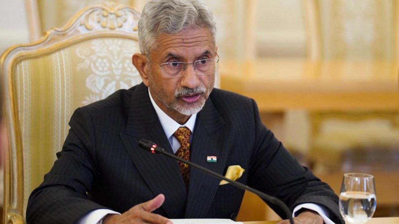 S Jaishankar on US Tariff: 'সমস্যা থাকলে কিনবেন না...', ট্রাম্পের শুল্কের সাফ জবাব বিদেশমন্ত্রী জয়শঙ্করের S Jaishankar on US Tariff: 'সমস্যা থাকলে কিনবেন না...', ট্রাম্পের শুল্কের সাফ জবাব বিদেশমন্ত্রী জয়শঙ্করের