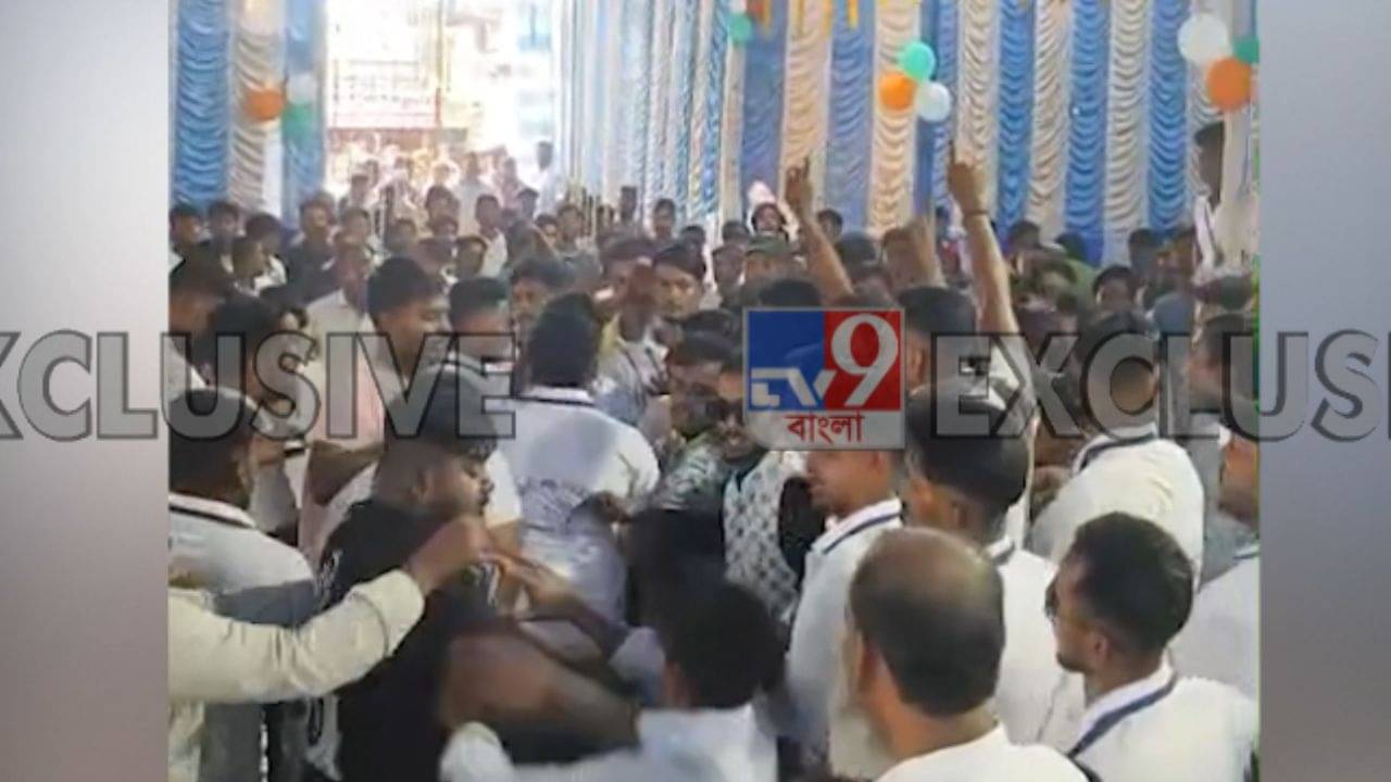 Rajarhat: সব্যসাচী দত্তের সামনেই অনুগামীদের হাতাহাতি, চেয়ার ছুড়ে মার! রক্তদান শিবিরে ধুন্ধুমারকাণ্ড