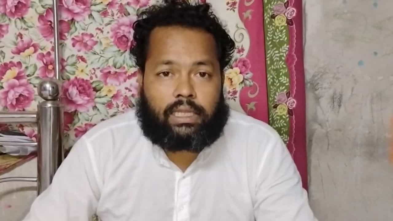 Suman Biswas: এবার বেতন কাটা গেল চাকরিহারা আন্দোলনকারী সুমনের, আন্দোলন থেকে কি পিছু হটবেন? Suman Biswas: এবার বেতন কাটা গেল চাকরিহারা আন্দোলনকারী সুমনের, আন্দোলন থেকে কি পিছু হটবেন?