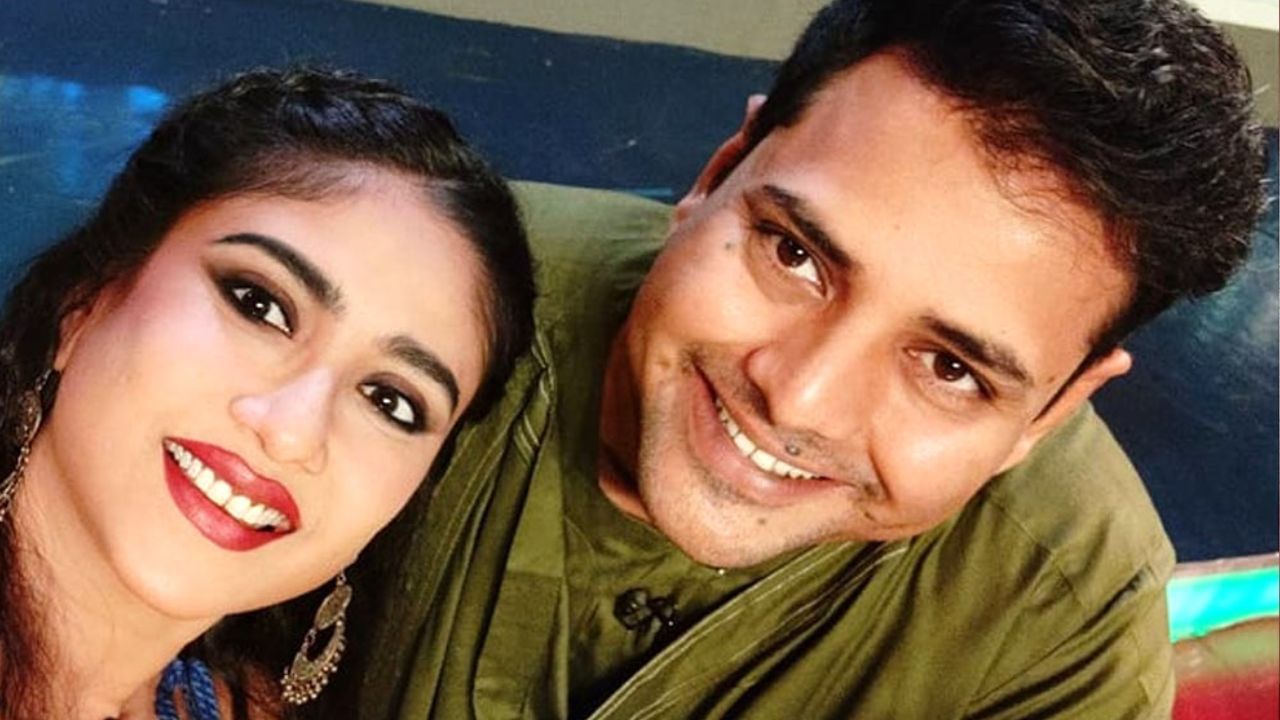 বিয়ে ভেঙেছে, তবে রবিবার পথে পাশাপাশি দেবলীনা-তথাগত, কেন? বিয়ে ভেঙেছে, তবে রবিবার পথে পাশাপাশি দেবলীনা-তথাগত, কেন?