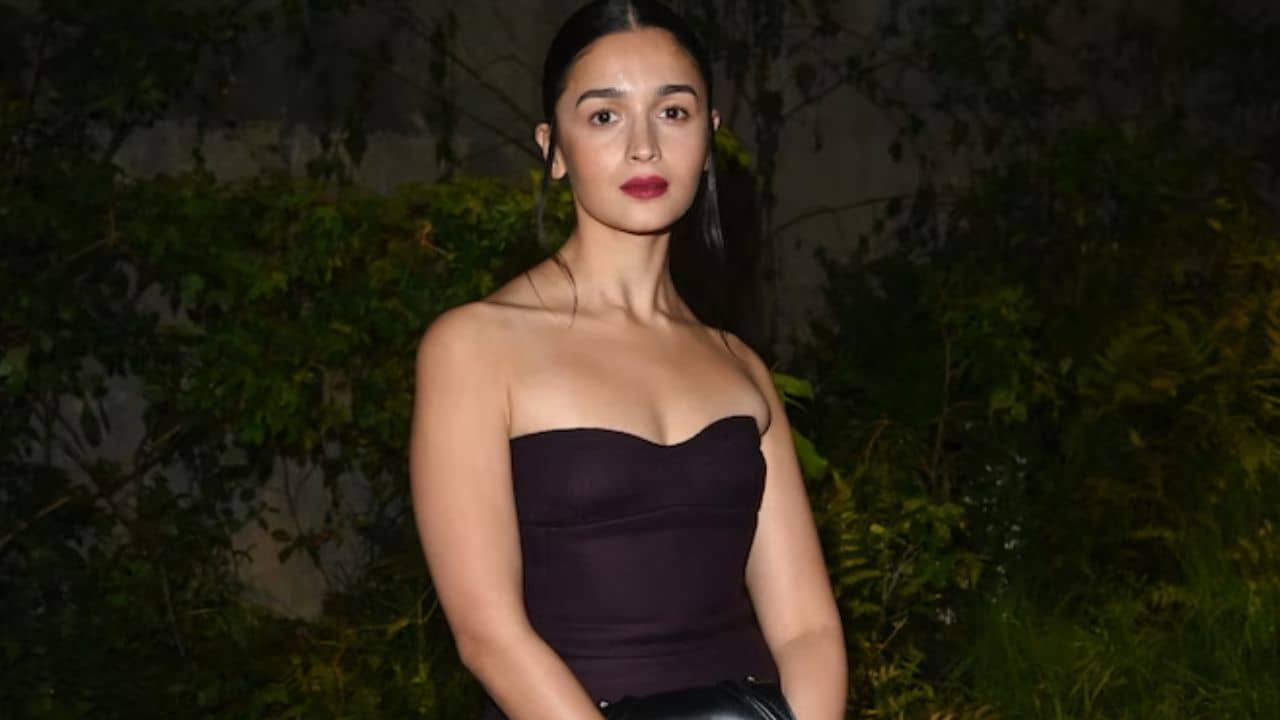 বিরক্ত আলিয়া, রেগে চিত্রগ্রাহকদের ধমক দিলেন নায়িকা, কী ঘটেছিল?