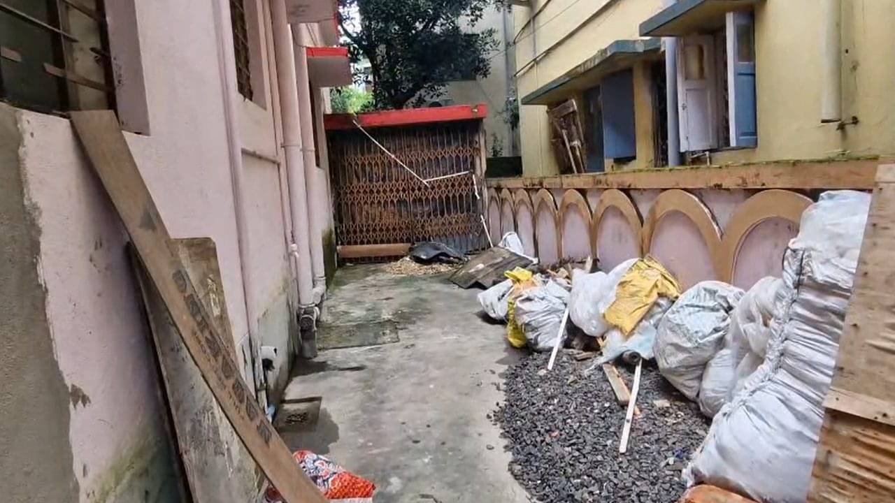 Salt Lake: ‘নেশা করব, ১০০ টাকা দাও’! না বলতেই ছেলের হাতেই চলে গেল মায়ের জীবনটা