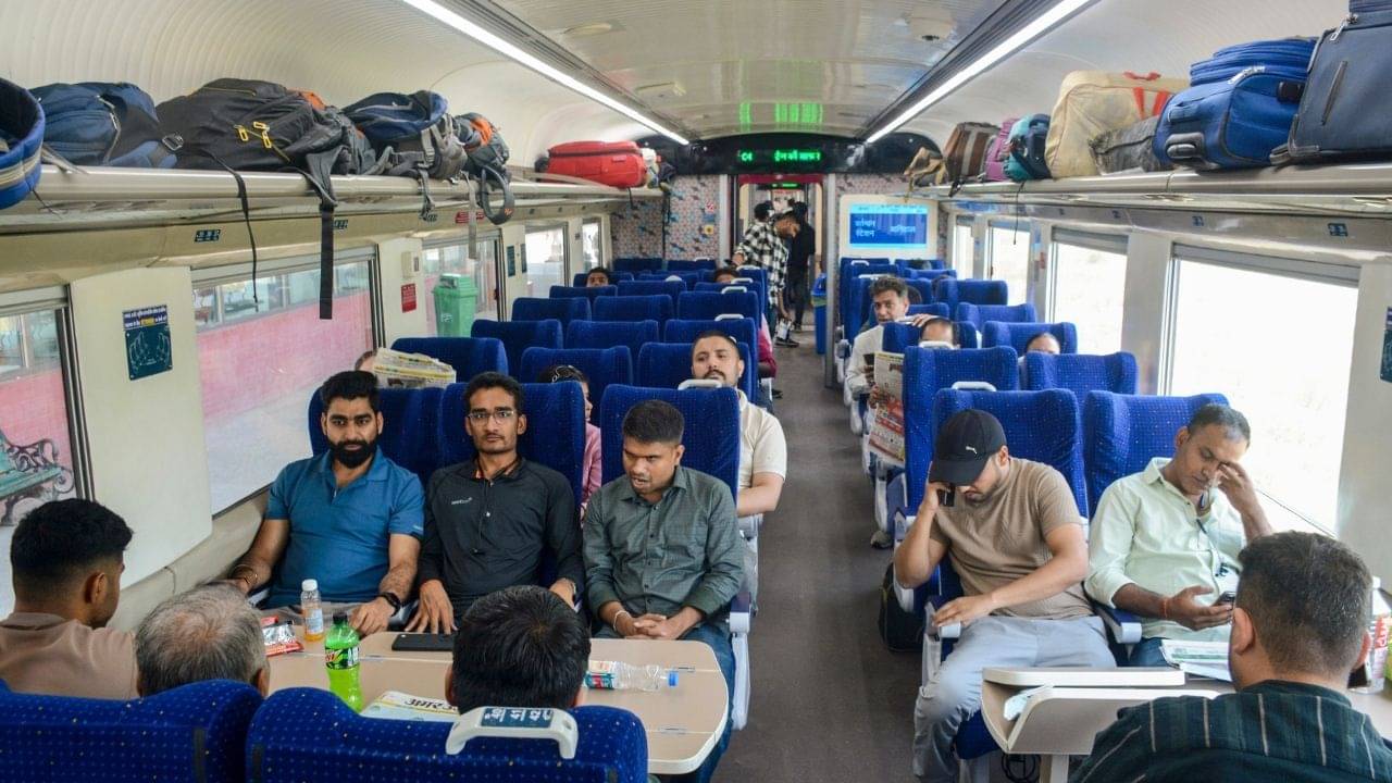 Indian Railways: প্রবীণ নাগরিকদের জন্য টিকিটে ছাড় কি ফিরে আসছে? বড় আপডেট দিলেন খোদ রেলমন্ত্রী