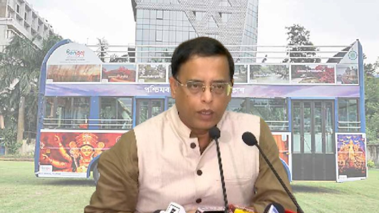 Durga Puja 2025: পুজোর আগে চলবে ২৫ শপিং স্পেশ্যাল বাস, জানিয়ে দিলেন মন্ত্রী Durga Puja 2025: পুজোর আগে চলবে ২৫ শপিং স্পেশ্যাল বাস, জানিয়ে দিলেন মন্ত্রী