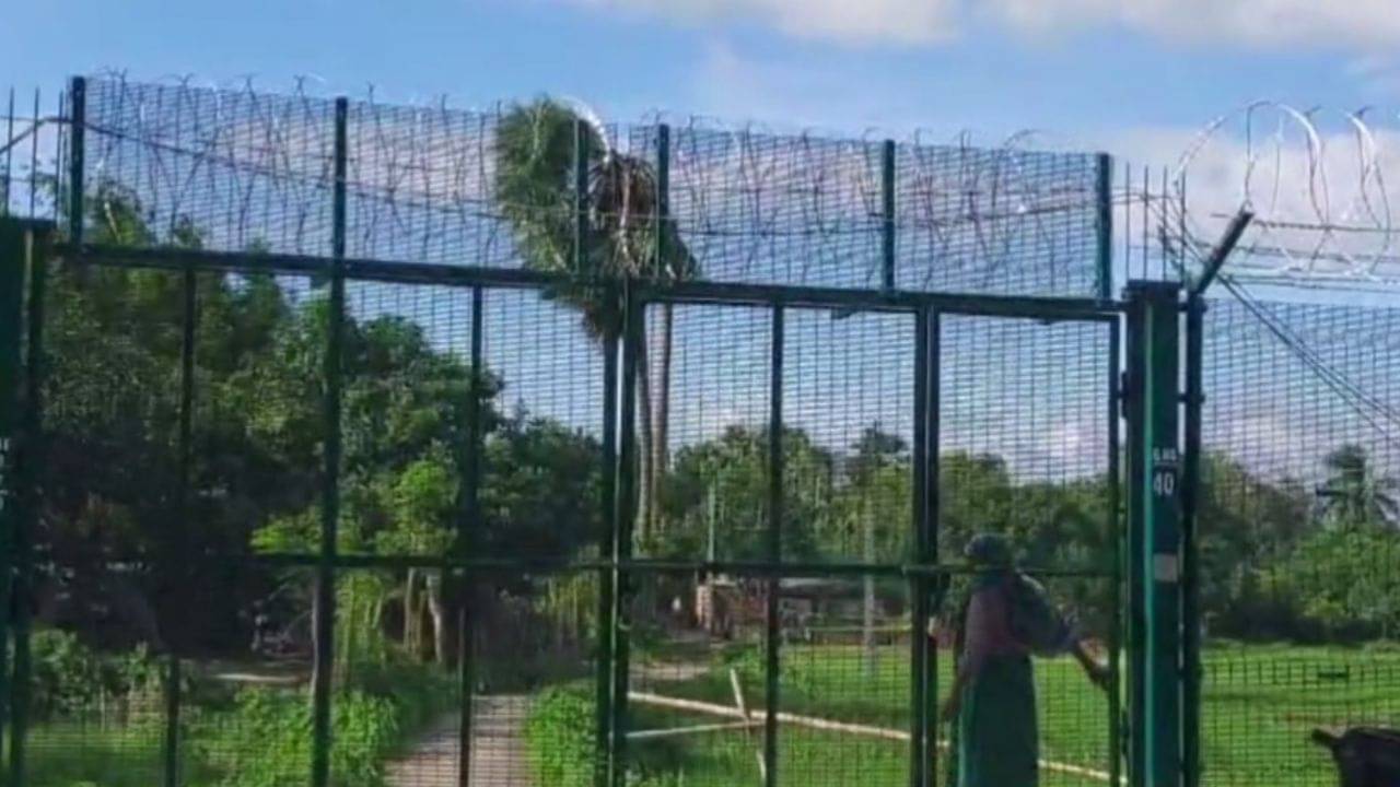 South Dinajpur: একই ব্যক্তির কাছে ভারত-বাংলাদেশের দুটো ভোটার কার্ড?