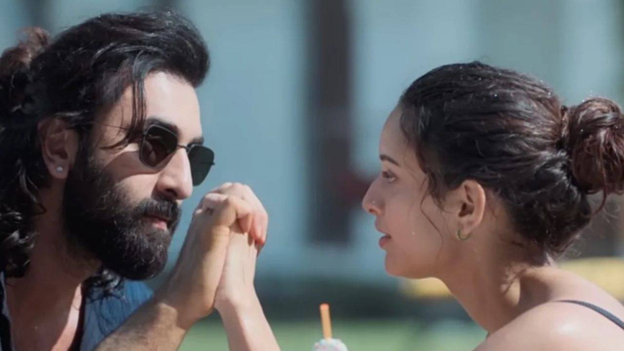 ছবিতে ঘনিষ্ঠ দৃশ্য, তৃপ্তির বাবা-মা প্রশ্ন তুললেন তাই নিয়ে, কী ঘটেছে