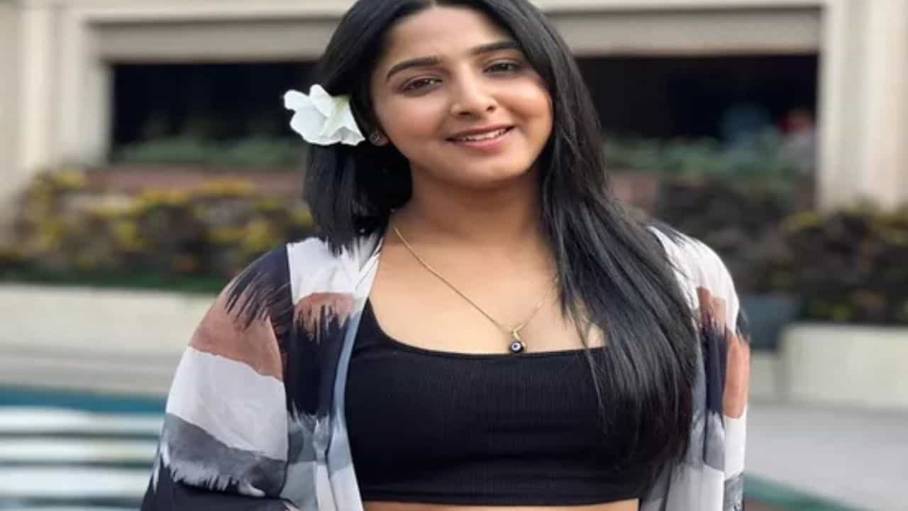 'অহেতুক বিরক্ত করো না', কী হয়েছে 'অনুরাগের ছোঁয়া'-র নায়িকা স্বস্তিকার? 'অহেতুক বিরক্ত করো না', কী হয়েছে 'অনুরাগের ছোঁয়া'-র নায়িকা স্বস্তিকার?