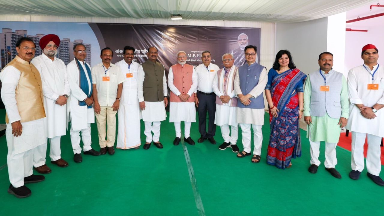 Kalyan Banerjee: দিল্লিতে রাহুল-মহুয়াদের লড়াইয়ে কেন ছিলেন না কল্যাণ? প্রশ্ন ওঠার আগেই দিলেন উত্তর Kalyan Banerjee: দিল্লিতে রাহুল-মহুয়াদের লড়াইয়ে কেন ছিলেন না কল্যাণ? প্রশ্ন ওঠার আগেই দিলেন উত্তর