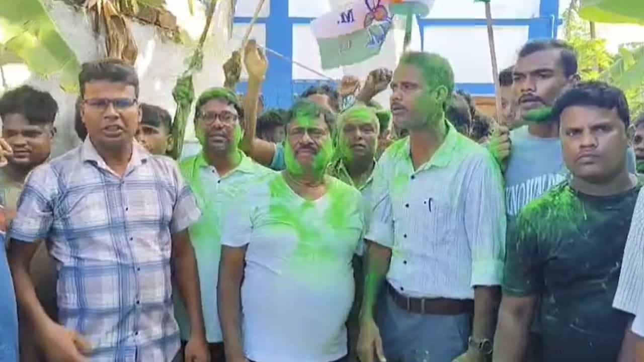 Nandigram: নন্দীগ্রামে সমবায়ে খড়কুটোর মতো উড়ে গেল বিজেপি, ২০২৬-র চ্যালেঞ্জ জানাল তৃণমূল Nandigram: নন্দীগ্রামে সমবায়ে খড়কুটোর মতো উড়ে গেল বিজেপি, ২০২৬-র চ্যালেঞ্জ জানাল তৃণমূল