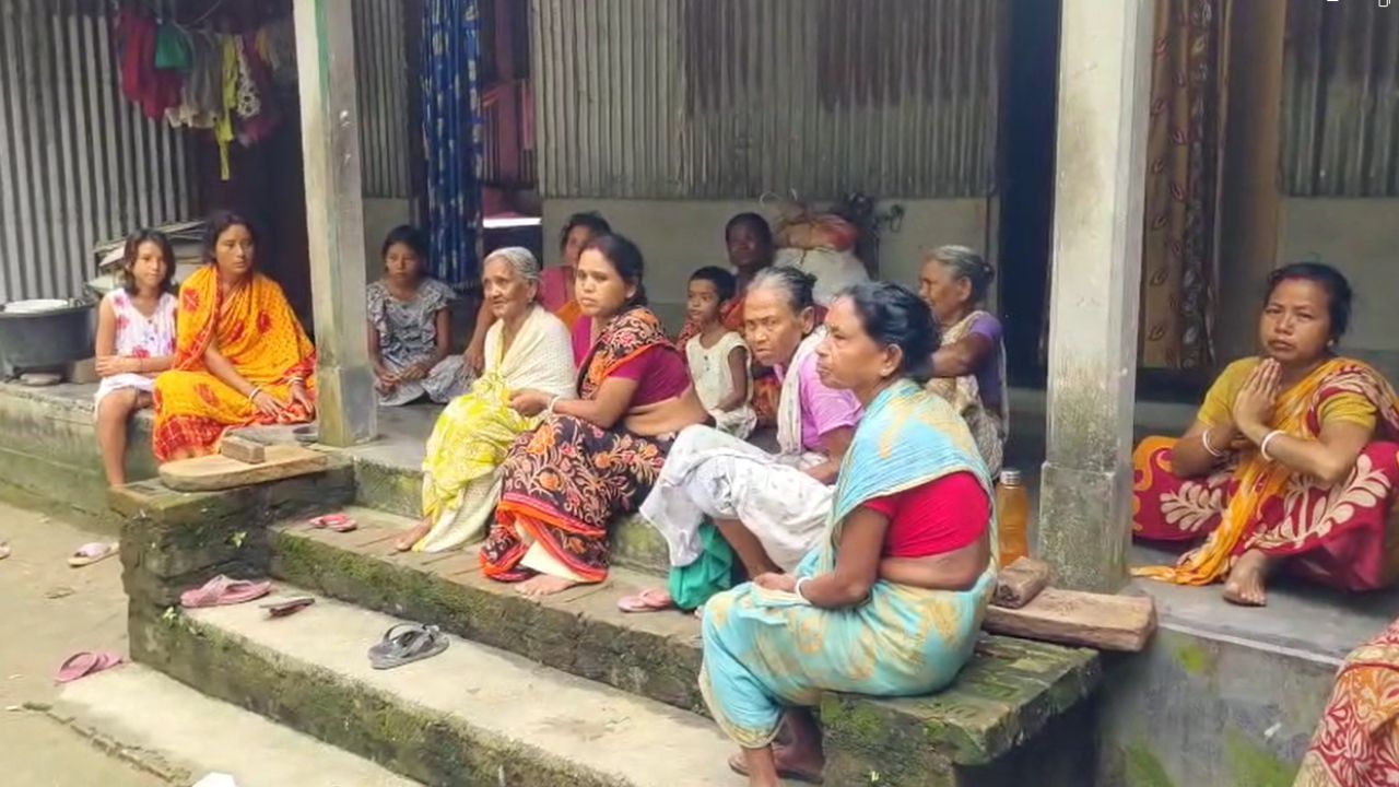 Cooch Behar: গ্রামপঞ্চায়েত অফিসের সামনে তৃণমূল কর্মীকে লোহার রড দিয়ে মেরে খুন, শোরগোল কোচবিহারে