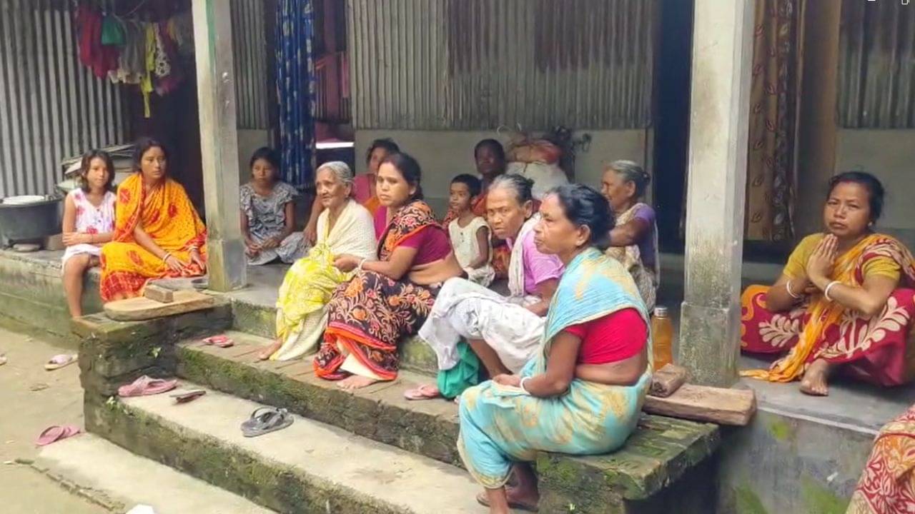 Cooch Behar: গ্রামপঞ্চায়েত অফিসের সামনে তৃণমূল কর্মীকে লোহার রড দিয়ে মেরে খুন, শোরগোল কোচবিহারে