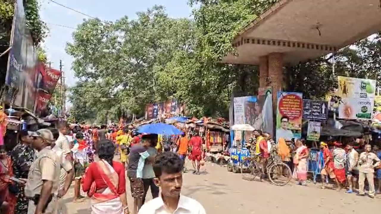 Tarakeswar: শেওড়াফুলি থেকে জল নিয়ে সবে রওনা দিয়েছিলেন... তারকেশ্বরে ঘটে গেল মর্মান্তিক ঘটনা Tarakeswar: শেওড়াফুলি থেকে জল নিয়ে সবে রওনা দিয়েছিলেন... তারকেশ্বরে ঘটে গেল মর্মান্তিক ঘটনা