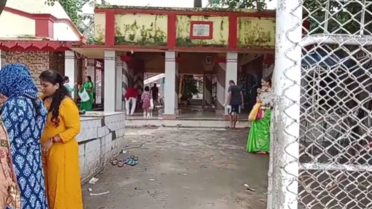 Taratala: শ্রাবণে শিবের মাথায় জল ঢালতে এসেছিলেন তারাতলা থেকে, তবে এই ঘটনার সাক্ষী থাকবেন ভাবেননি কেউ Taratala: শ্রাবণে শিবের মাথায় জল ঢালতে এসেছিলেন তারাতলা থেকে, তবে এই ঘটনার সাক্ষী থাকবেন ভাবেননি কেউ