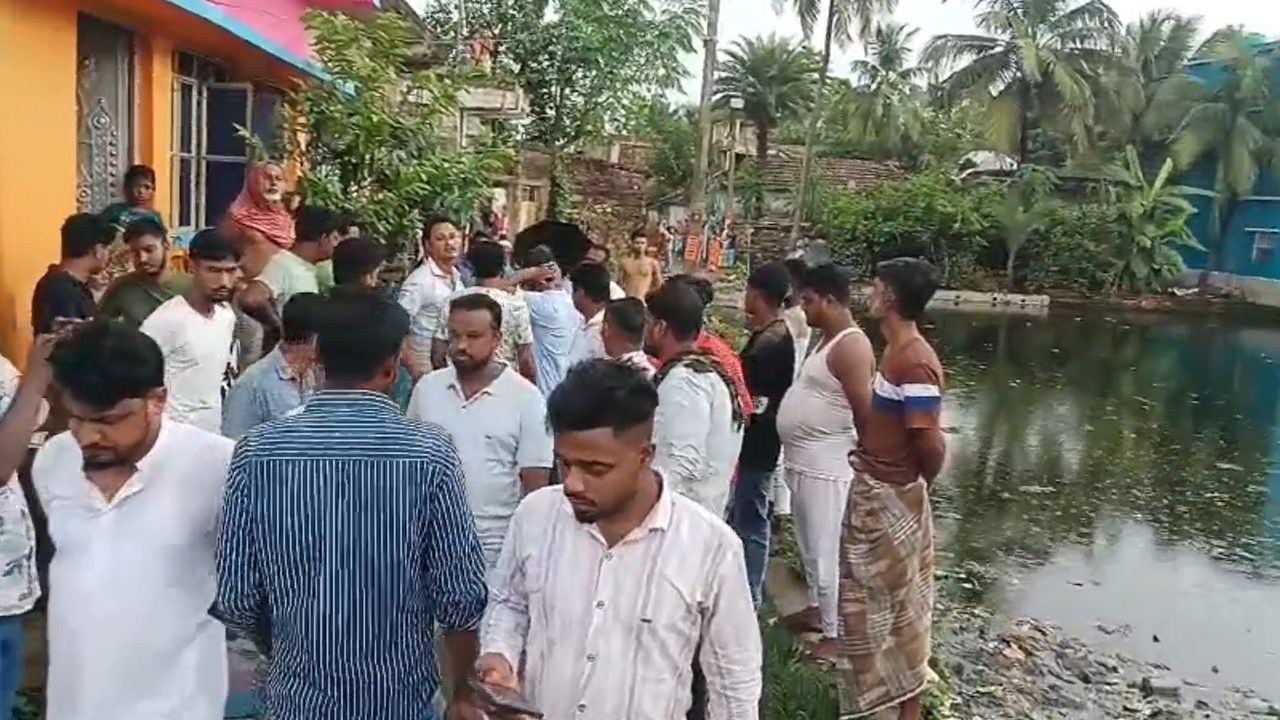 Bhangar: স্বাধীনতা দিবসে পতাকা তোলাকে কেন্দ্র করে ISF-TMC ঝামেলা, তপ্ত ভাঙড় Bhangar: স্বাধীনতা দিবসে পতাকা তোলাকে কেন্দ্র করে ISF-TMC ঝামেলা, তপ্ত ভাঙড়