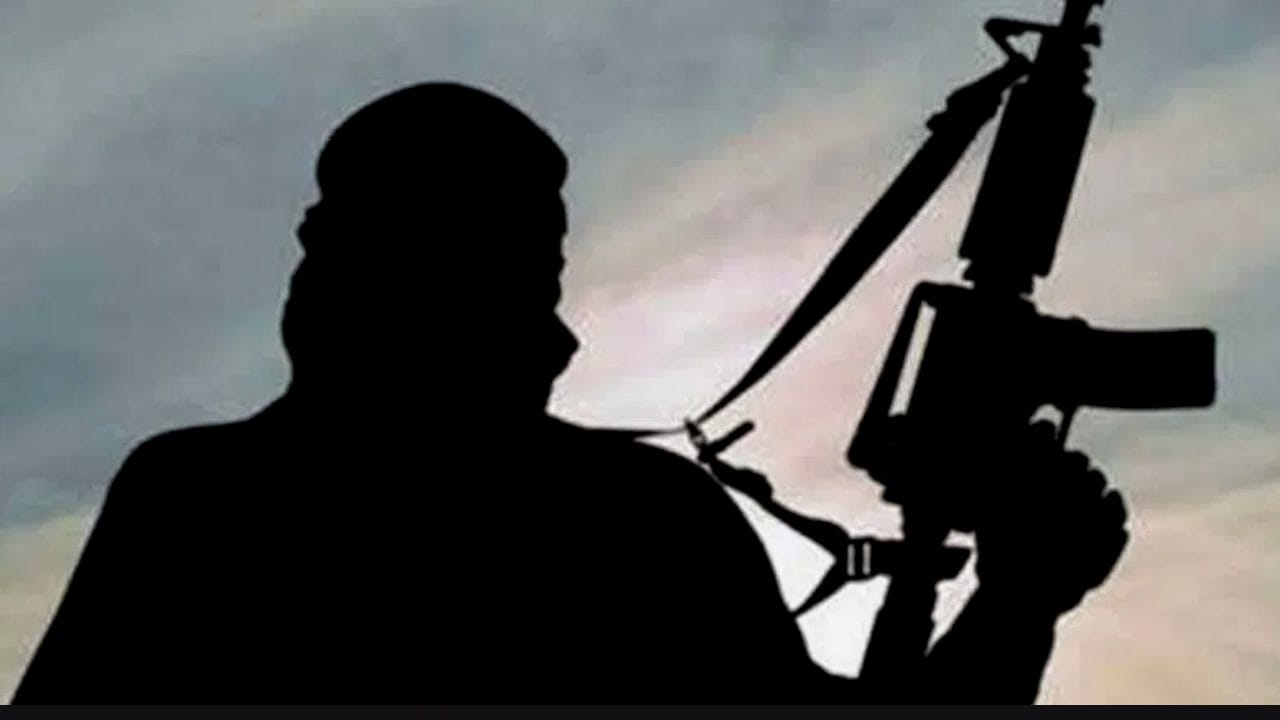 Pak militants: সীমান্ত পেরিয়ে এদেশে ঢুকে পড়েছে তিন পাক জঙ্গি? চিকেনস নেকে বাড়ছে চিন্তা Pak militants: সীমান্ত পেরিয়ে এদেশে ঢুকে পড়েছে তিন পাক জঙ্গি? চিকেনস নেকে বাড়ছে চিন্তা