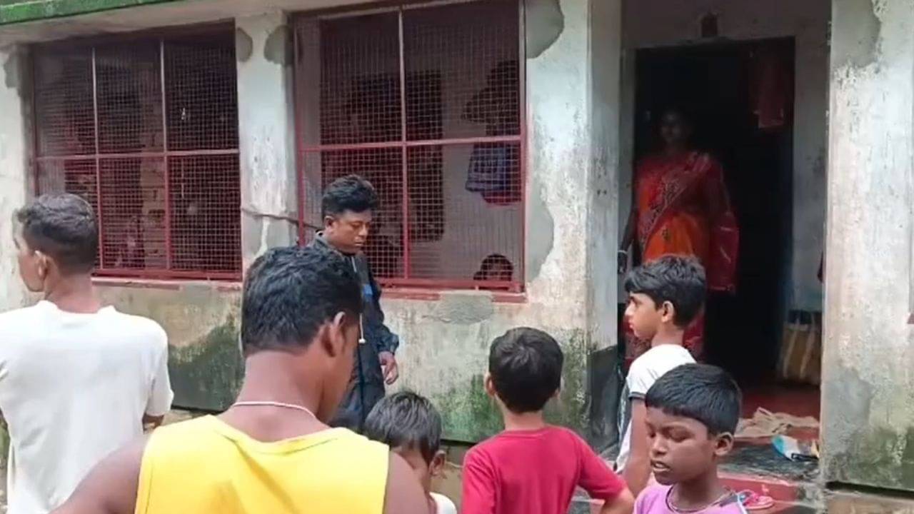 Hooghly: বাড়ির ছাদ ভেঙে ভিতরে ঢুকে যায় বাজ, আর তারপরই... তিন মাসের শিশুর অবস্থা ভয় ধরাল পড়শিদেরও