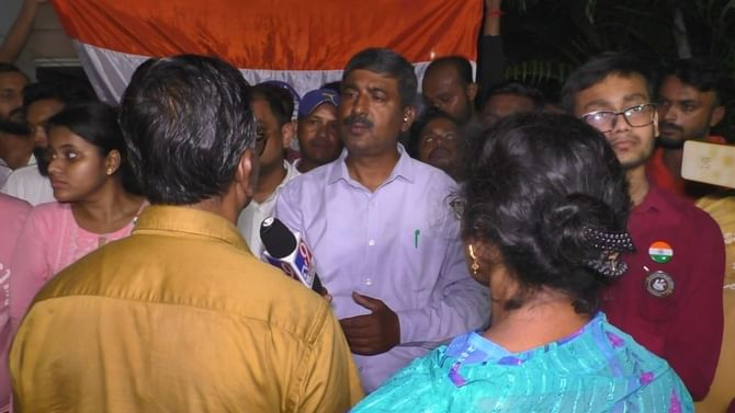 শেষ পর্যন্ত এল রাষ্ট্রপতির ই-মেল, কী বলছেন তিলোত্তমার মা-বাবা? শেষ পর্যন্ত এল রাষ্ট্রপতির ই-মেল, কী বলছেন তিলোত্তমার মা-বাবা?