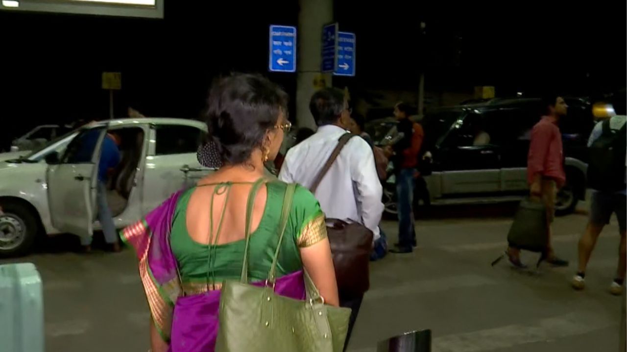 Tilottama's parents: দিল্লি থেকে ফিরে CBI তদন্ত নিয়ে বিস্ফোরক তিলোত্তমার বাবা-মা, অ্যাওয়ার্ডও ফিরিয়েছেন Tilottama's parents: দিল্লি থেকে ফিরে CBI তদন্ত নিয়ে বিস্ফোরক তিলোত্তমার বাবা-মা, অ্যাওয়ার্ডও ফিরিয়েছেন