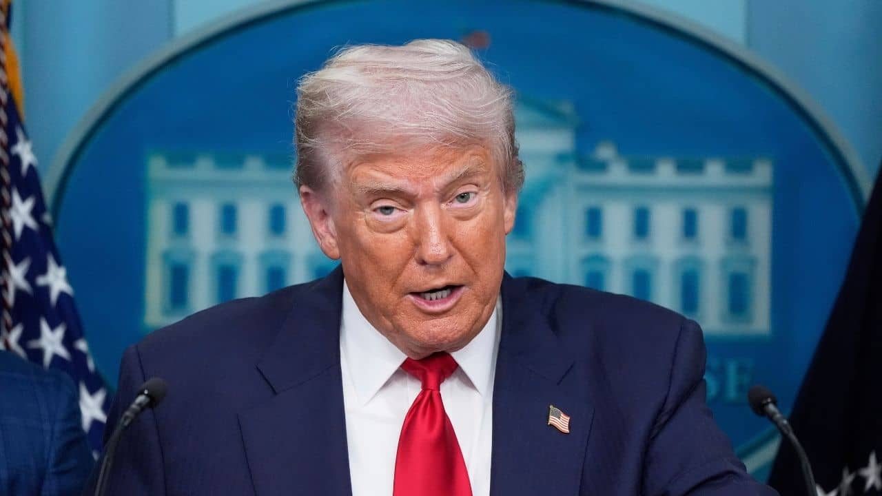 Trump Tariffs Hit: ট্রিগার চেপে দিলেন ট্রাম্প, এবার কার বুকে কটা গুলি লাগবে?