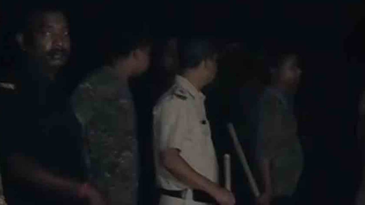 Cooch Behar: পঞ্চায়েত প্রধানের বাড়িতে তির ধনুক নিয়ে হামলার অভিযোগ, তপ্ত তুফানগঞ্জ