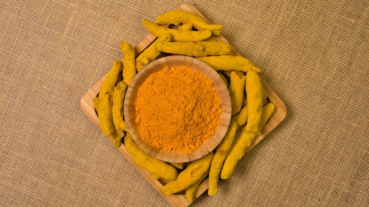 Turmeric: এক টুকরো হলুদই করবে ম্যাজিক, পুরুষদের জন্য স্পেশাল টিপস