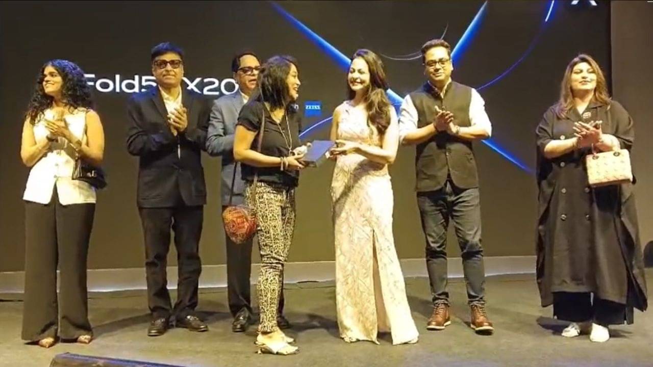 কোয়েলের হাত থেকে নতুন ফোন! খোসলা ইলেক্ট্রনিক্স-এর চমকে জমজমাট Vivo-র নতুন মোবাইল লঞ্চের সন্ধ্যা