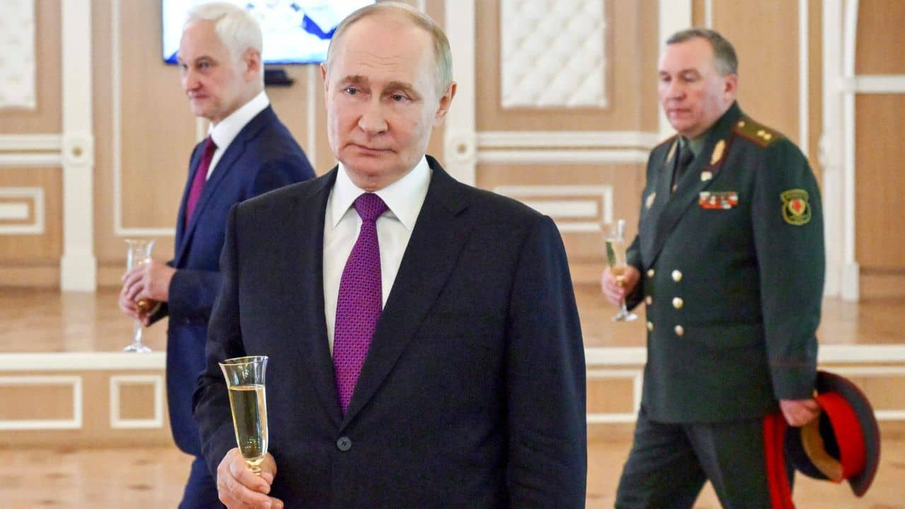 Vladimir Putin: আলাস্কা-বৈঠকের আগে পুতিনকে নিকেশের ছক? মস্কোয় বিস্ফোরক-সহ ধৃত ইউক্রেনের স্পেশ্যাল এজেন্ট