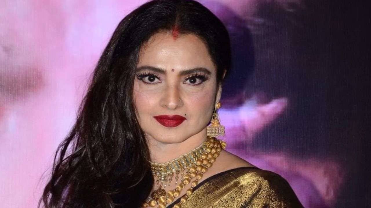 রেখাকে সিনেমায় ফেরাতে গেলে কোন শর্ত মানতে হবে? জানিয়ে দিলেন নায়িকা