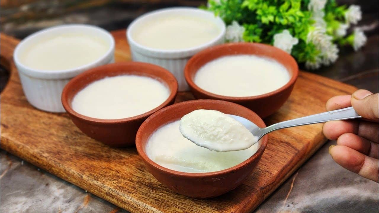 শুভ কাজে যাওয়ার আগে কেন দই মুখে দিতে হয় জানেন?