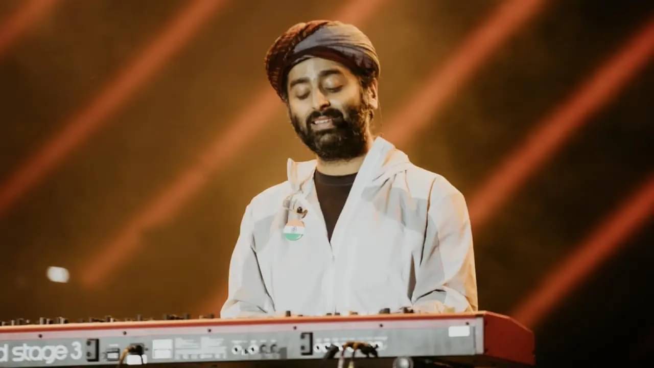 শান্তিনিকেতনে শুটিং-এ গিয়ে বিতর্কে জড়ালেন অরিজিৎ সিং, থানায় অভিযোগ দায়ের