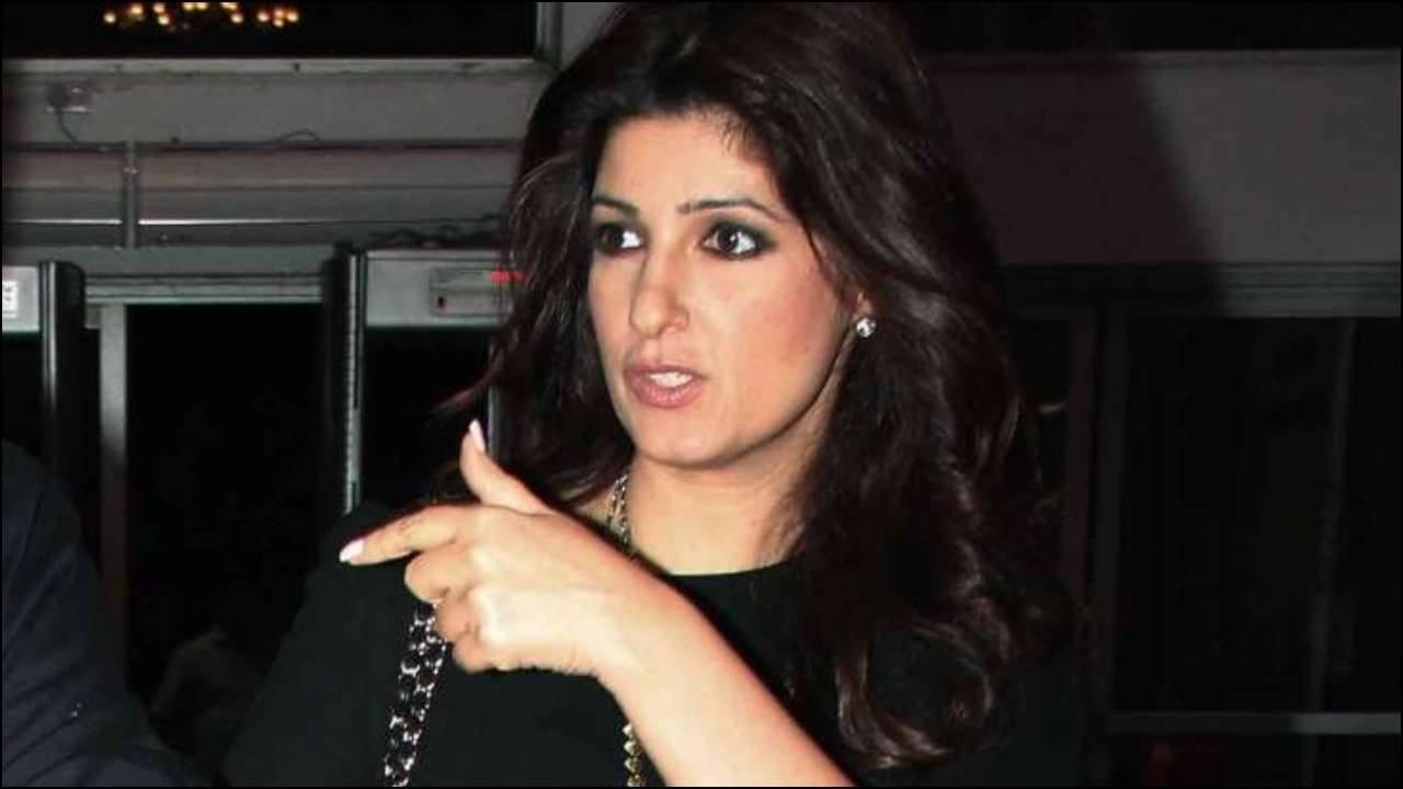 সকলের সামনে পোশাক খুলিয়ে..., টুইঙ্কলকে চরম শাস্তি দেন কে?