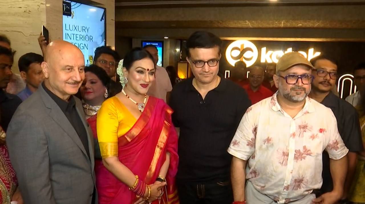 আমি ঋতুপর্ণার অনুরাগী, বেলার প্রিমিয়ারে এসে নায়িকার প্রশংসায় অনুপম