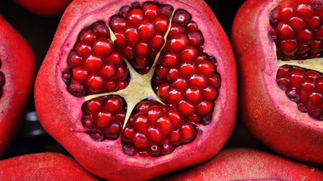Pomegranate: বিরাট গুণ বেদানার, তারপরও এই ফল কাদের জন্য বিষ এর সমান, জানেন?