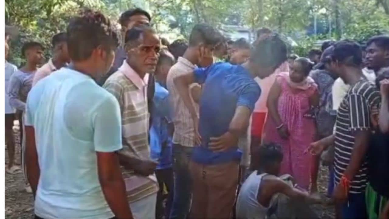 Jalpaiguri: শিশুকন্যাকে চকোলেট কিনে দিতে চেয়েছিল অচেনা যুবক, পাড়ার লোকের নজর পড়তেই...