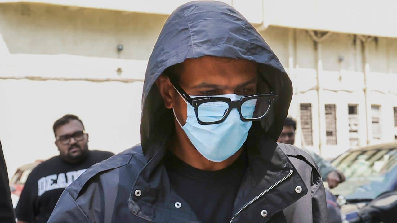 Yuzvendra Chahal: প্রতারণা করিনি, ডিভোর্সের মানসিক ধাক্কায় চরম সিদ্ধান্ত ভারতীয় ক্রিকেটারের!